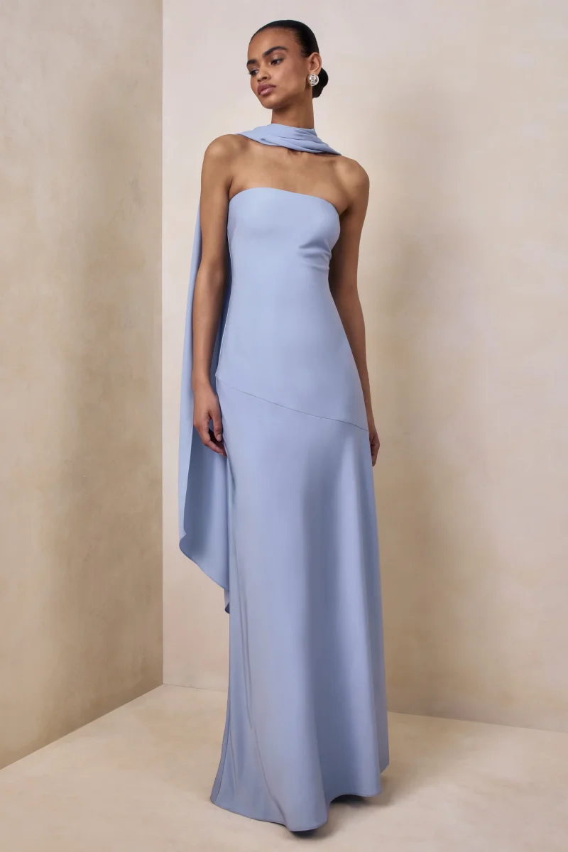 Charly | Vestido Largo Bandeau de Satén Azul pastel con Detalle de Bufanda