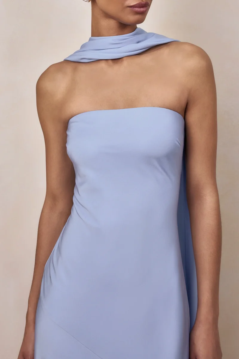 Charly | Vestido Largo Bandeau de Satén Azul pastel con Detalle de Bufanda - Imagen 4