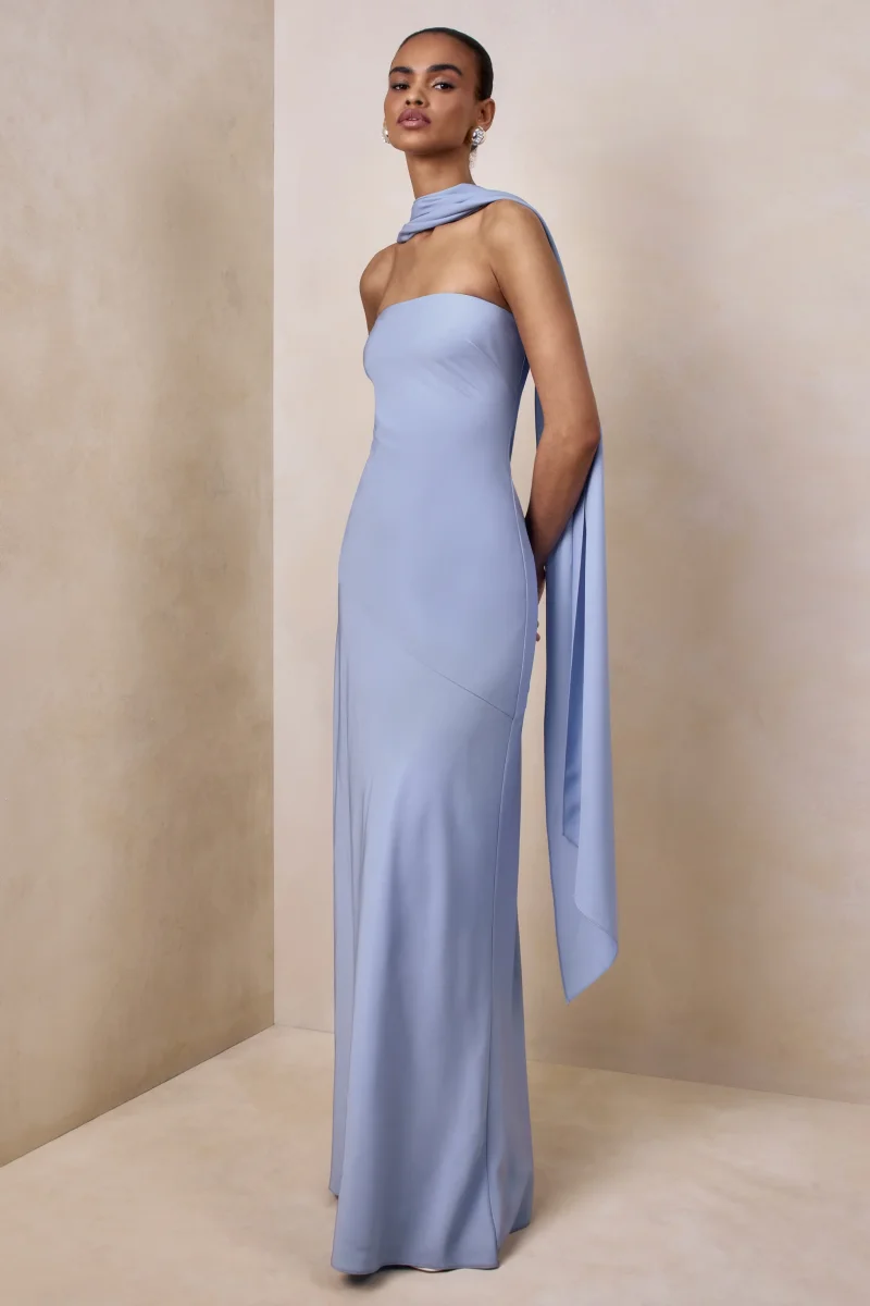 Charly | Vestido Largo Bandeau de Satén Azul pastel con Detalle de Bufanda - Imagen 5