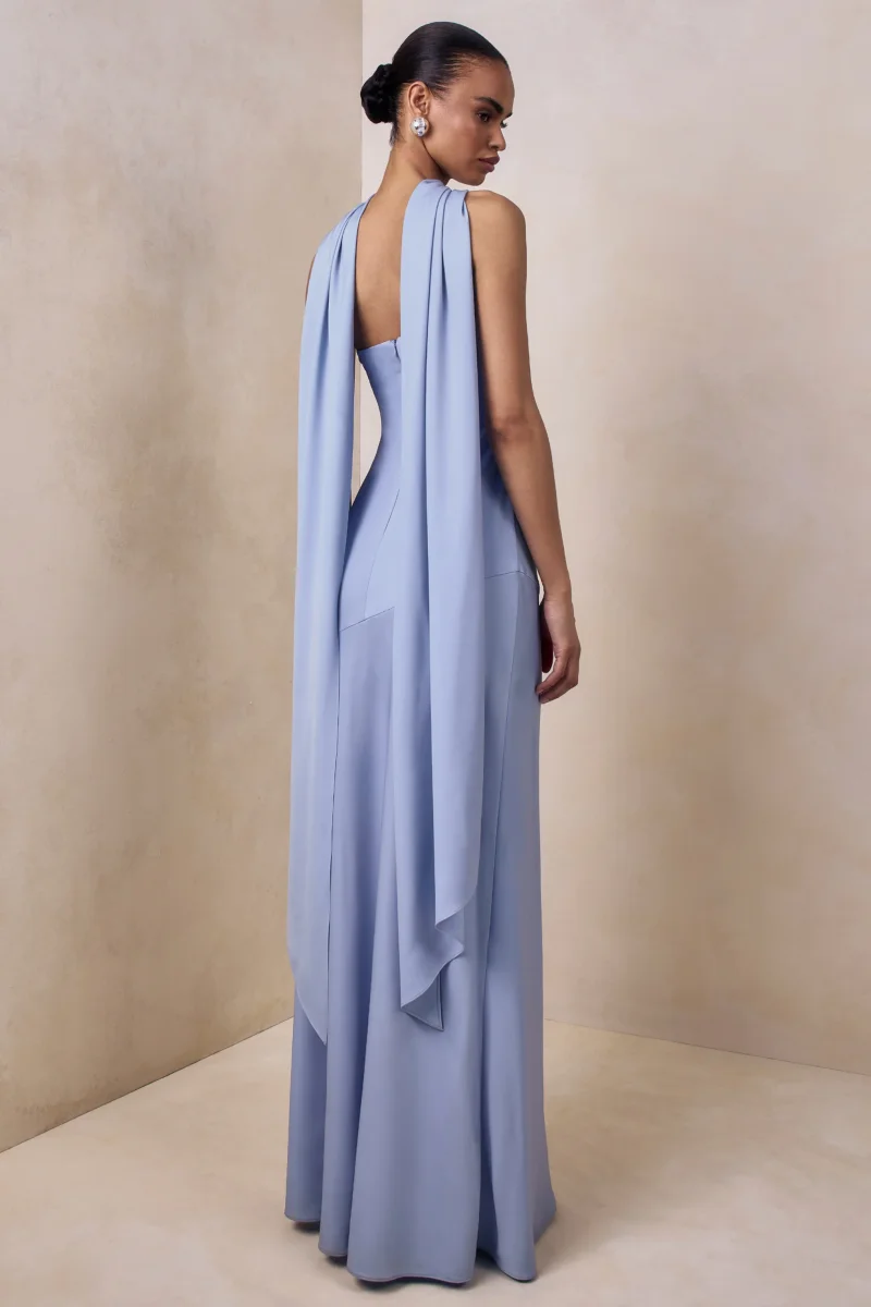 Charly | Vestido Largo Bandeau de Satén Azul pastel con Detalle de Bufanda - Imagen 3