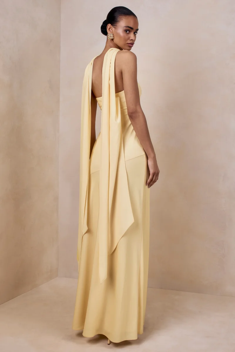 Charly | Vestido Largo Bandeau De Satén En Amarillo Limón Con Detalle De Pañuelo - Imagen 2