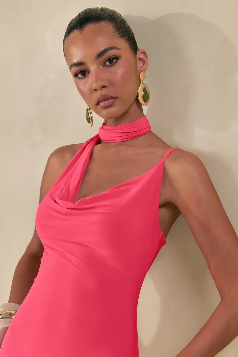 Kenza | Vestido Largo Coral de Escote Asimétrico con Detalle de Pañuelo - Imagen 9