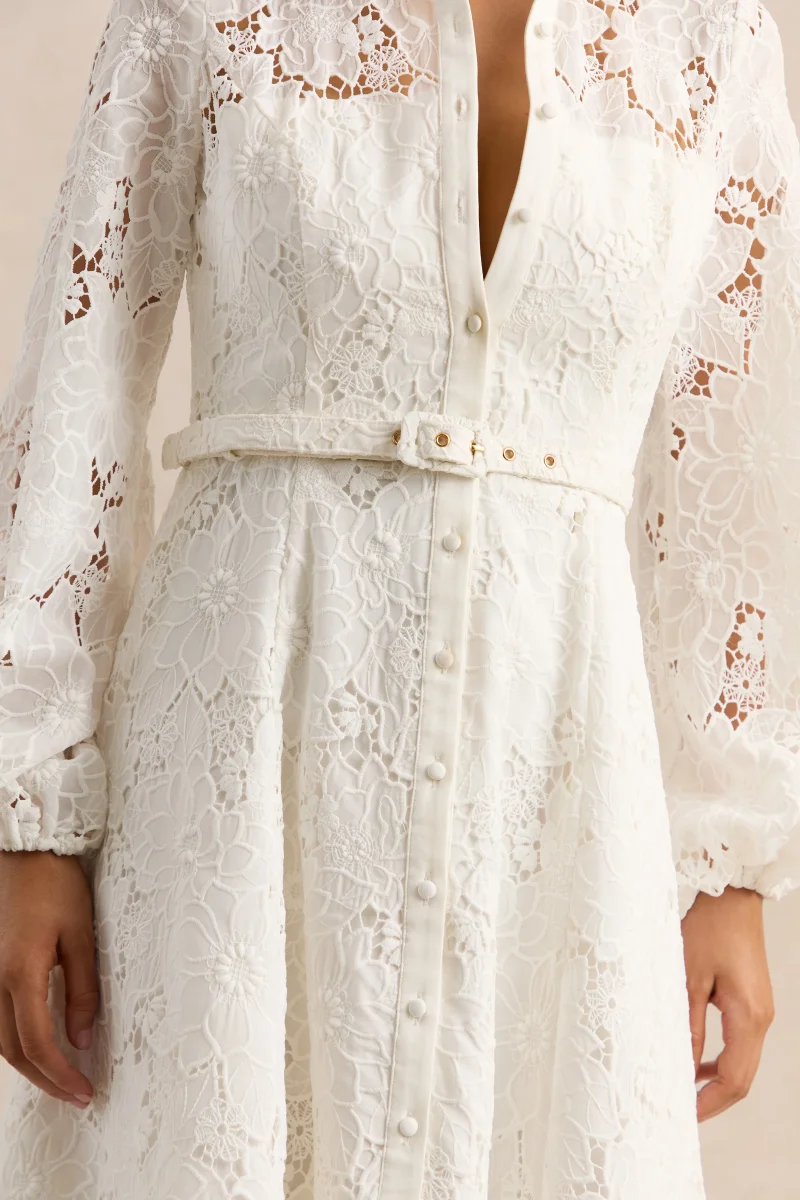 Jules | Vestido Midi Crema Broderie Anglaise de Cuello Alto Entallado con Mangas Abullonadas - Imagen 7