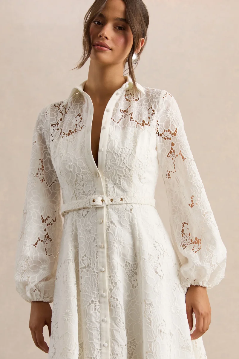 Jules | Vestido Midi Crema Broderie Anglaise de Cuello Alto Entallado con Mangas Abullonadas - Imagen 4