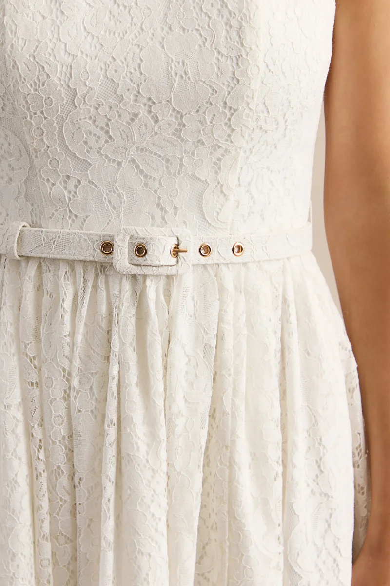 Anabella | Vestido Midi Blanco de Encaje con Cuello Alto y Cinturón - Imagen 7
