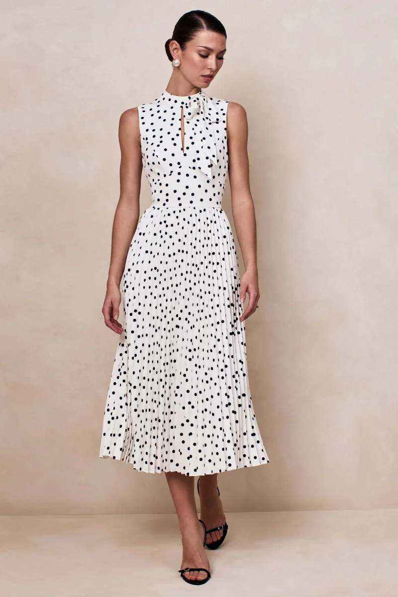 Avalon | Vestido Midi Blanco con Lunares, Escote Tipo Bufanda y Falda Plisada - Imagen 6