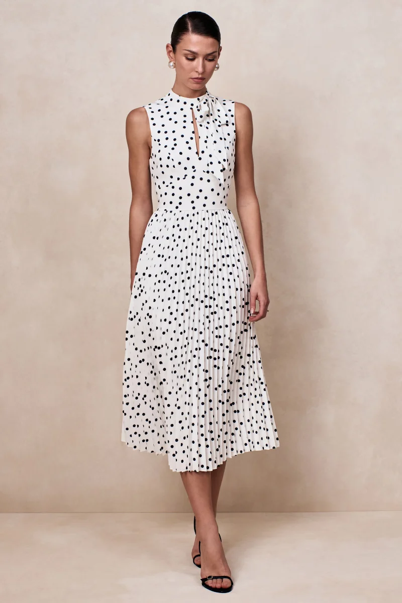 Avalon | Vestido Midi Blanco con Lunares, Escote Tipo Bufanda y Falda Plisada