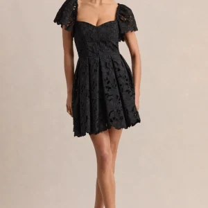 Vivi | Vestido Corto Negro De Encaje Con Escote Corazón
