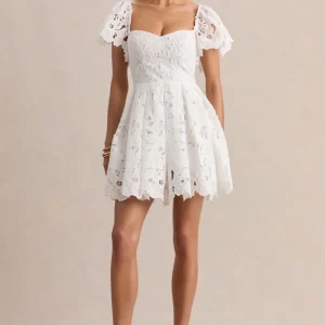 Vivi | Vestido Corto De Encaje Blanco Con Escote Corazón