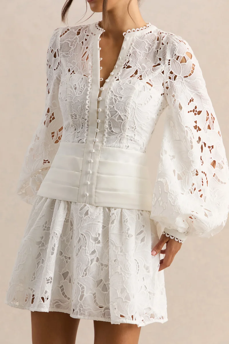 Helena | Vestido Corto Blanco De Cuello Redondo Con Manga Abullonada Y Falda Plisada - Imagen 9