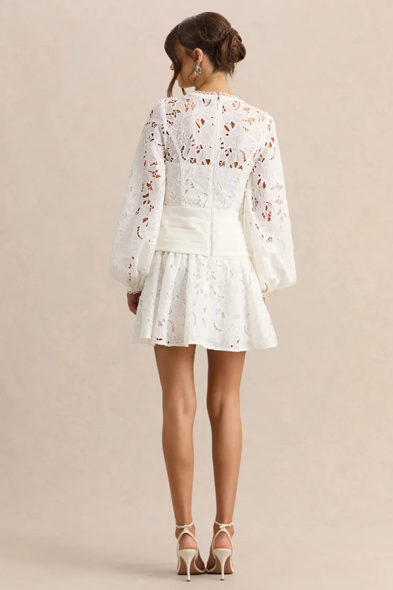 Helena | Vestido Corto Blanco De Cuello Redondo Con Manga Abullonada Y Falda Plisada - Imagen 3