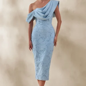 Loria | Vestido Midi Azul Empolvado De Crepé Y Encaje Con Escote Asimétrico