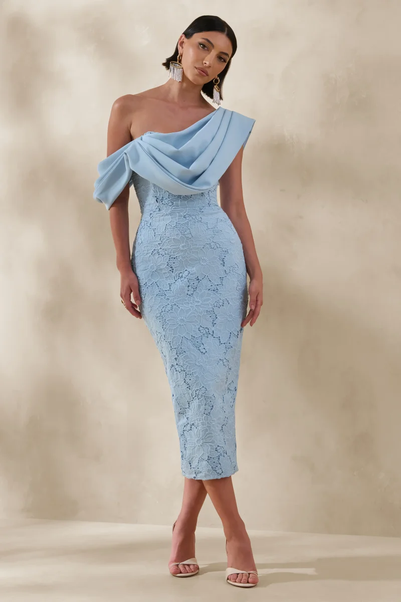 Loria | Vestido Midi Azul Empolvado De Crepé Y Encaje Con Escote Asimétrico - Imagen 6
