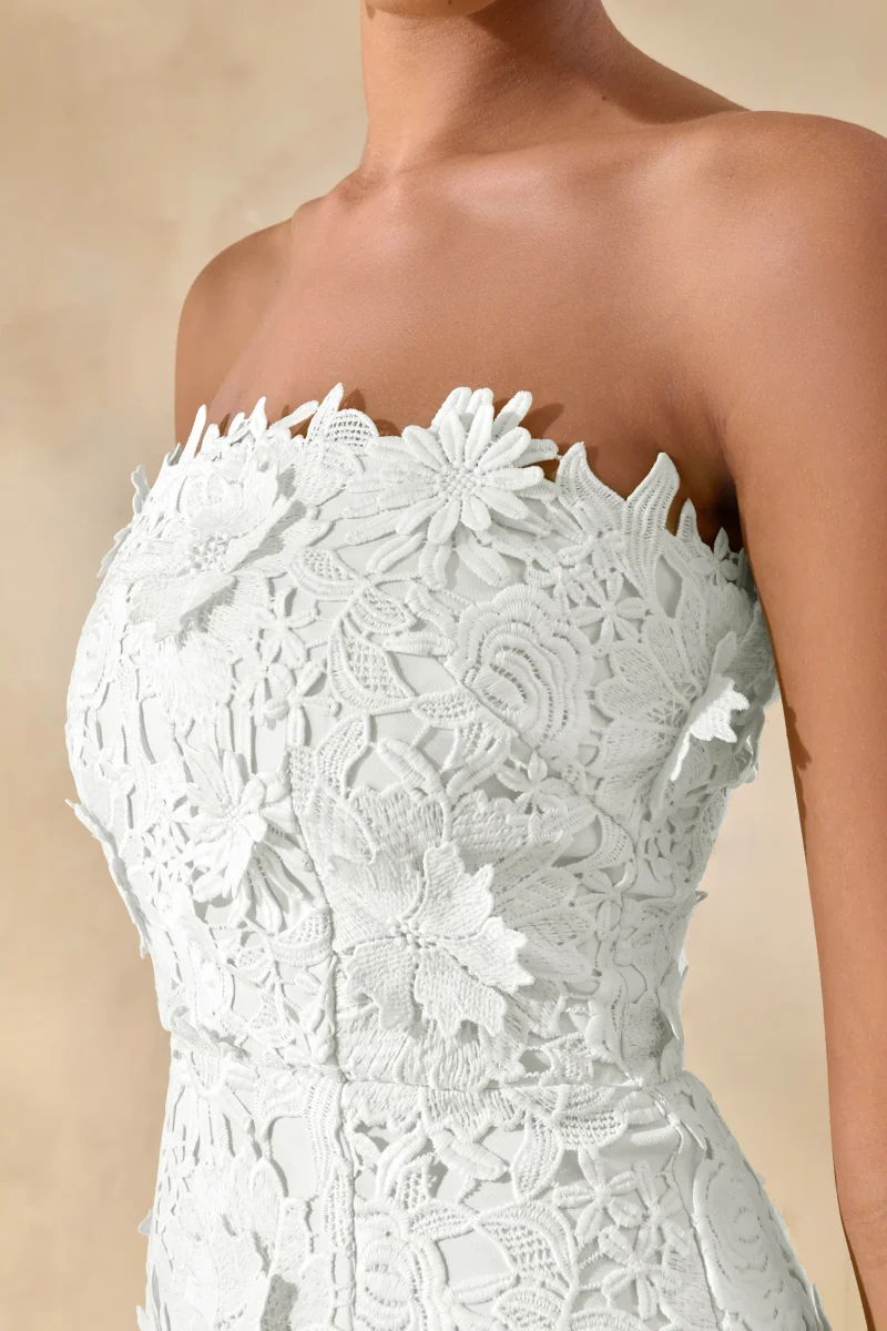 Gracie | Vestido Maxi Blanco De Encaje Con Escote Bandeau - Imagen 6