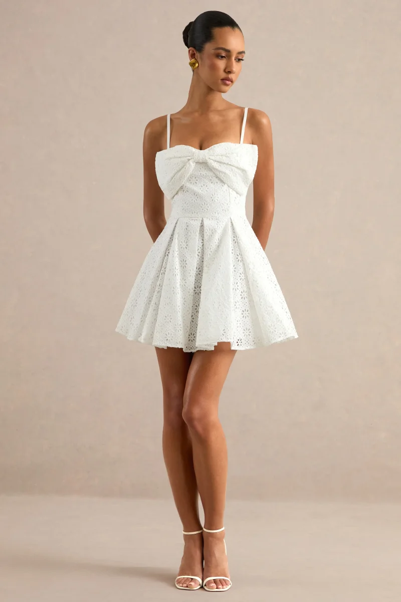 Elina | Vestido Corto Blanco de Escote Cuadrado con Detalle de Lazo