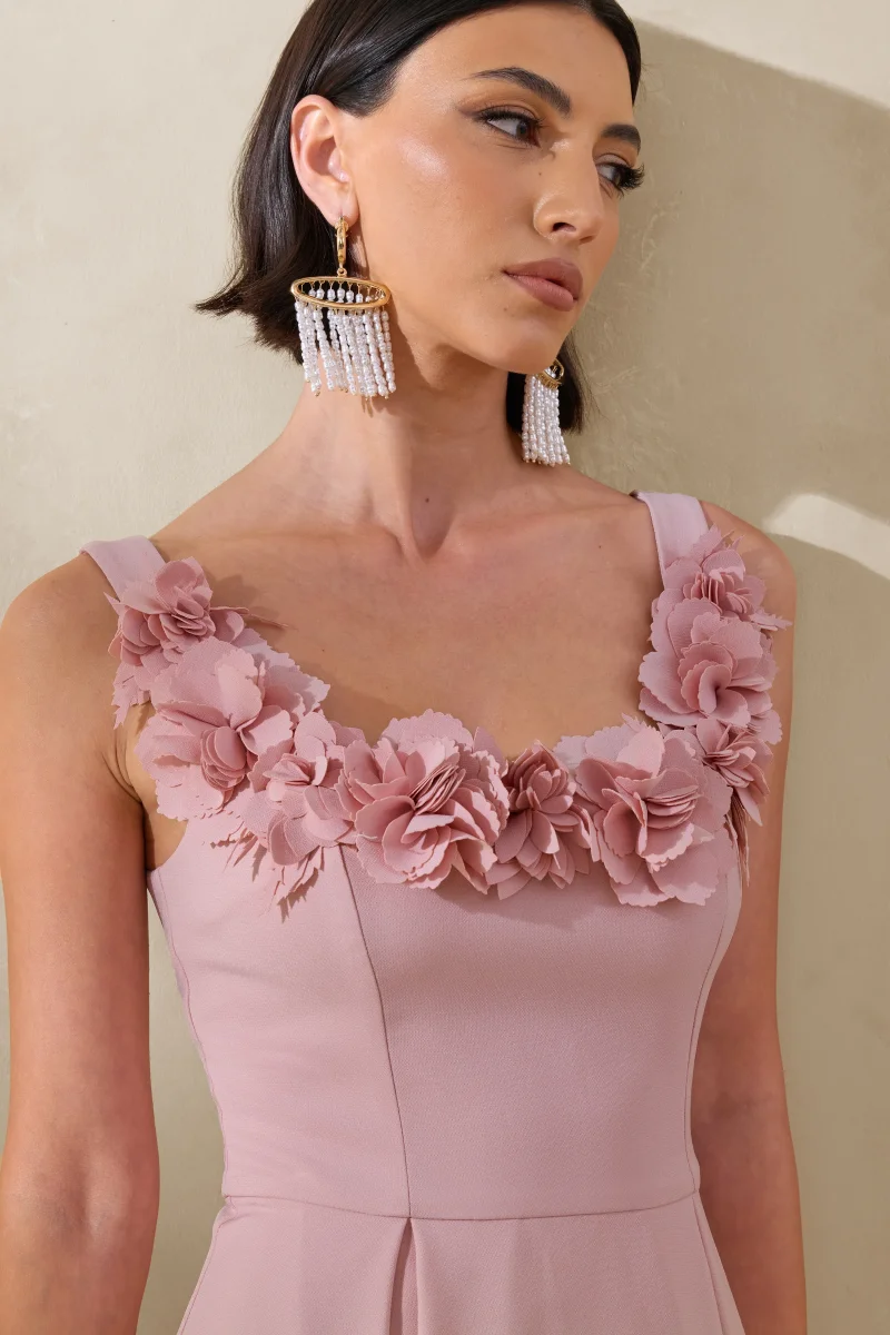 Maelle | Vestido Midi Rosa Con Escote Redondeado Y Detalles De Corsaje - Imagen 4