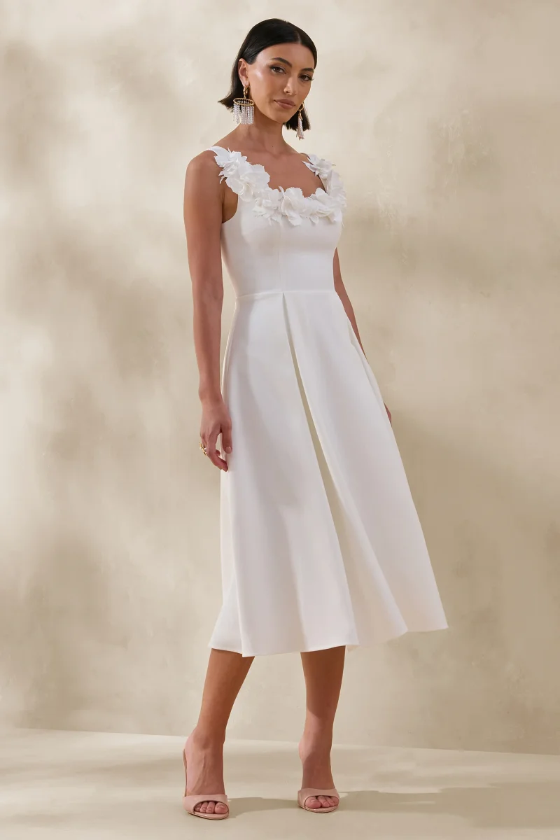 Maelle | Vestido Midi Blanco De Crepé Con Escote Redondo Y Detalle De Corsage - Imagen 6