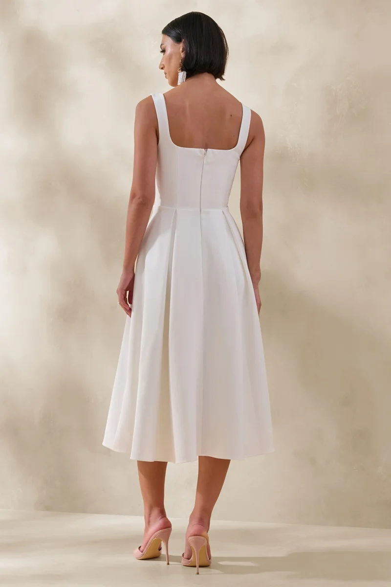 Maelle | Vestido Midi Blanco De Crepé Con Escote Redondo Y Detalle De Corsage - Imagen 3