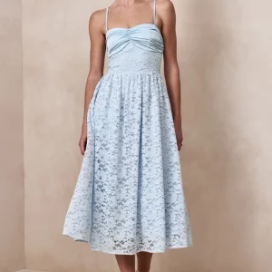 Gloriana | Vestido midi de encaje azul con escote en corazón
