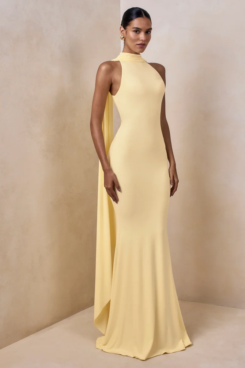 Cordy | Vestido largo Limón Con Escote Alto y Capa - Imagen 6