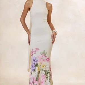 Cordy | Vestido Largo Crema Con Estampado Floral, Cuello Alto Y Capa