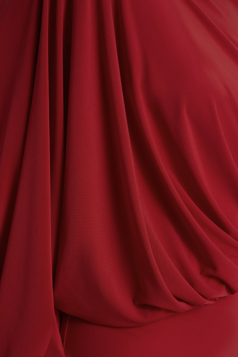 Zelda | Vestido corto rojo de cuello alto manga larga única y detalle retorcido - Imagen 7
