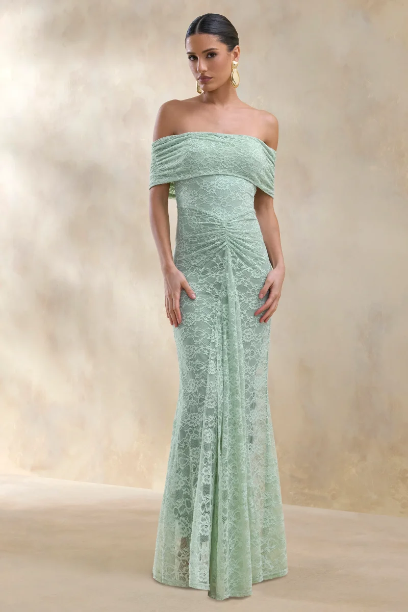 Elinor | Vestido Largo De Encaje Salvia Con Escote Bardot Y Detalle Fruncido - Imagen 6