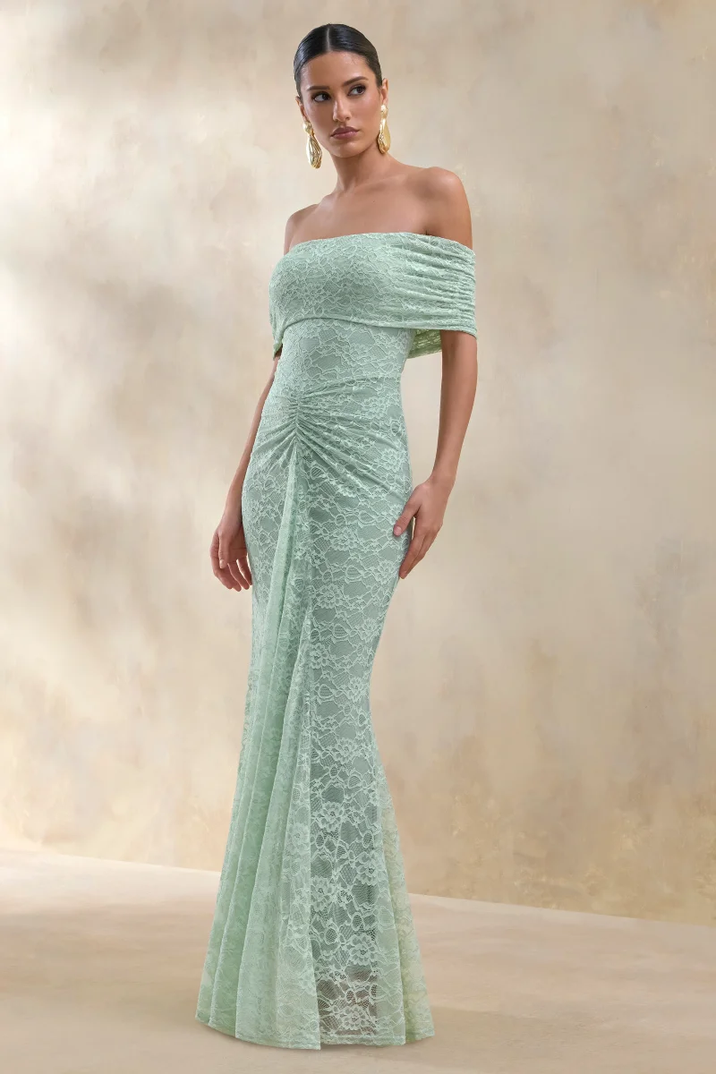 Elinor | Vestido Largo De Encaje Salvia Con Escote Bardot Y Detalle Fruncido - Imagen 5