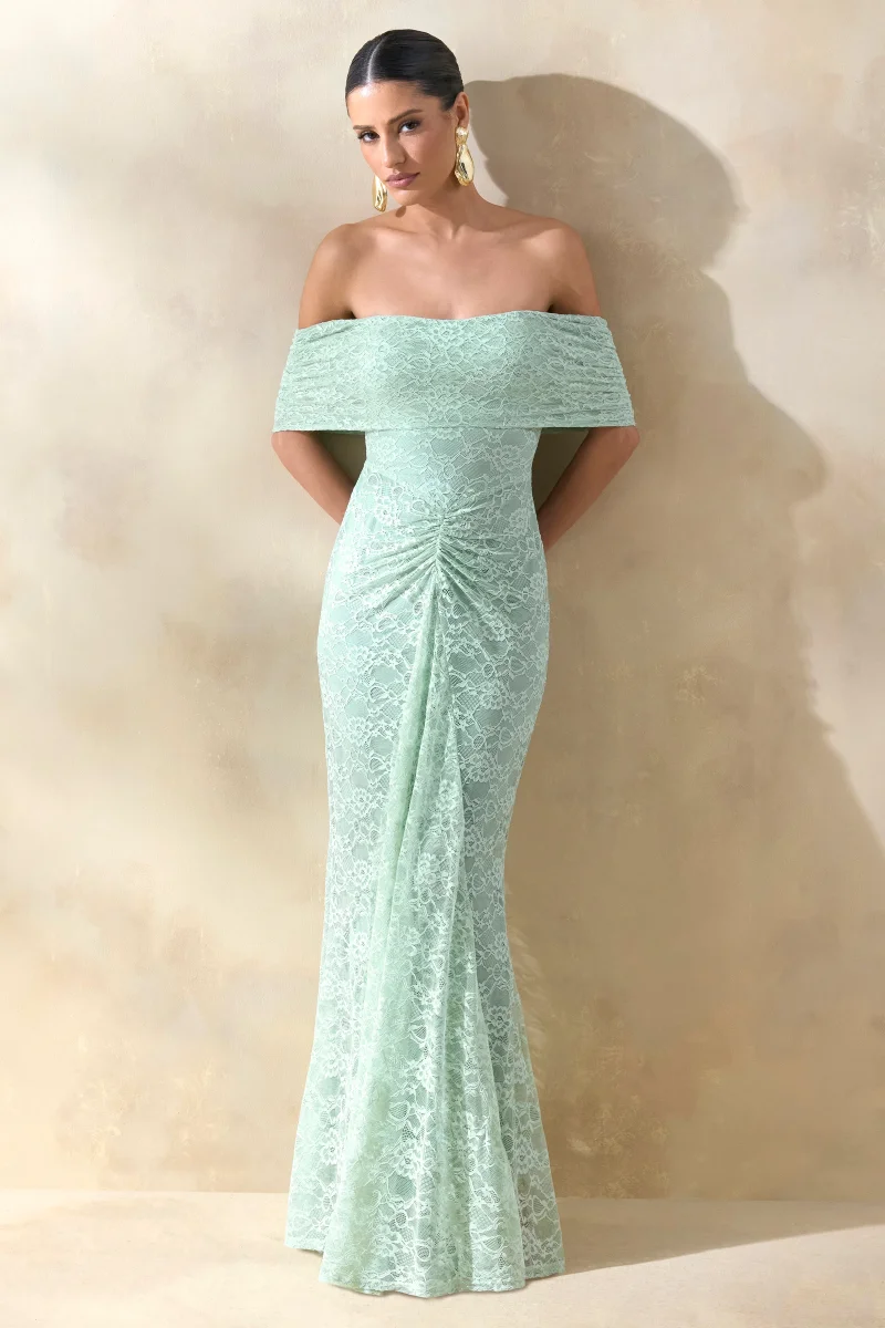 Elinor | Vestido Largo De Encaje Salvia Con Escote Bardot Y Detalle Fruncido