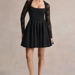 Elowen | Vestido Corto Negro de Escote Cuadrado con Mangas de Encaje
