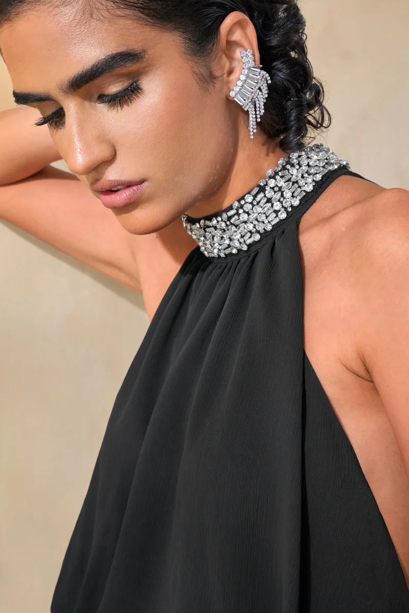 Marie | Vestido largo negro con escote halter y detalles adornados - Imagen 6