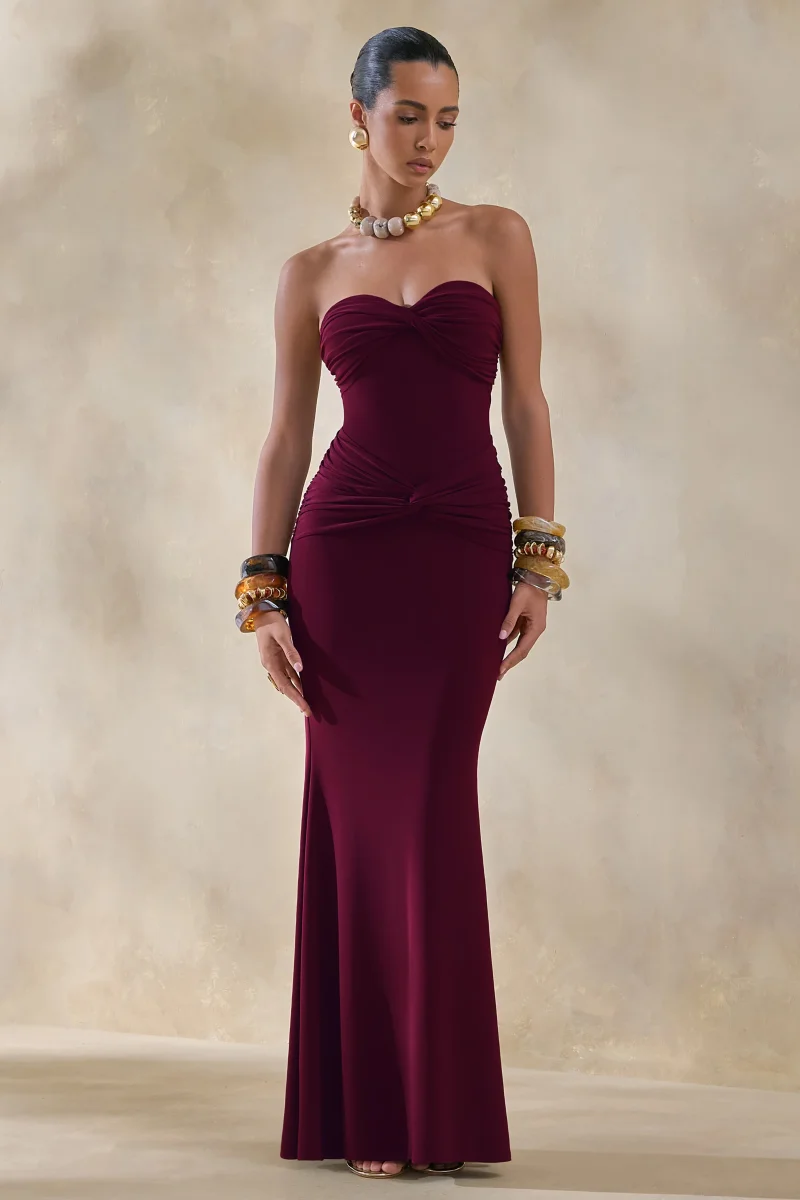 Elodia | Vestido Largo burdeos con escote bandeau y detalle fruncido - Imagen 5