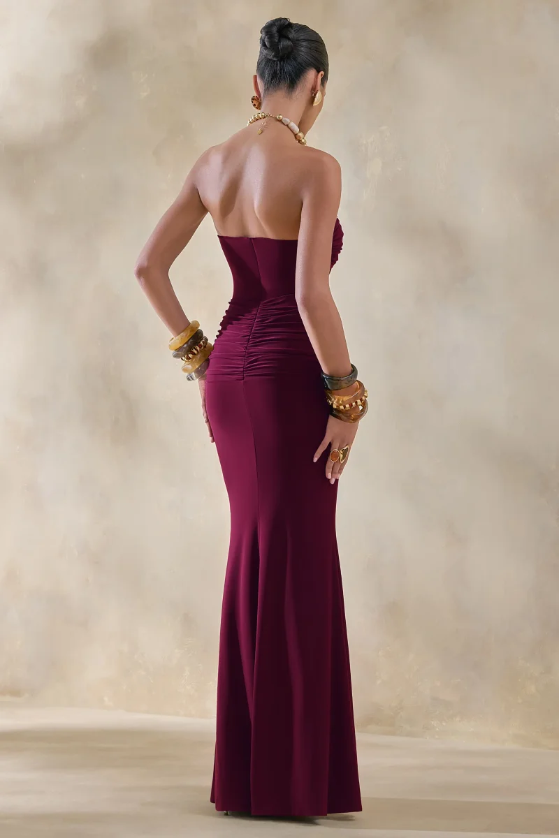 Elodia | Vestido Largo burdeos con escote bandeau y detalle fruncido - Imagen 3