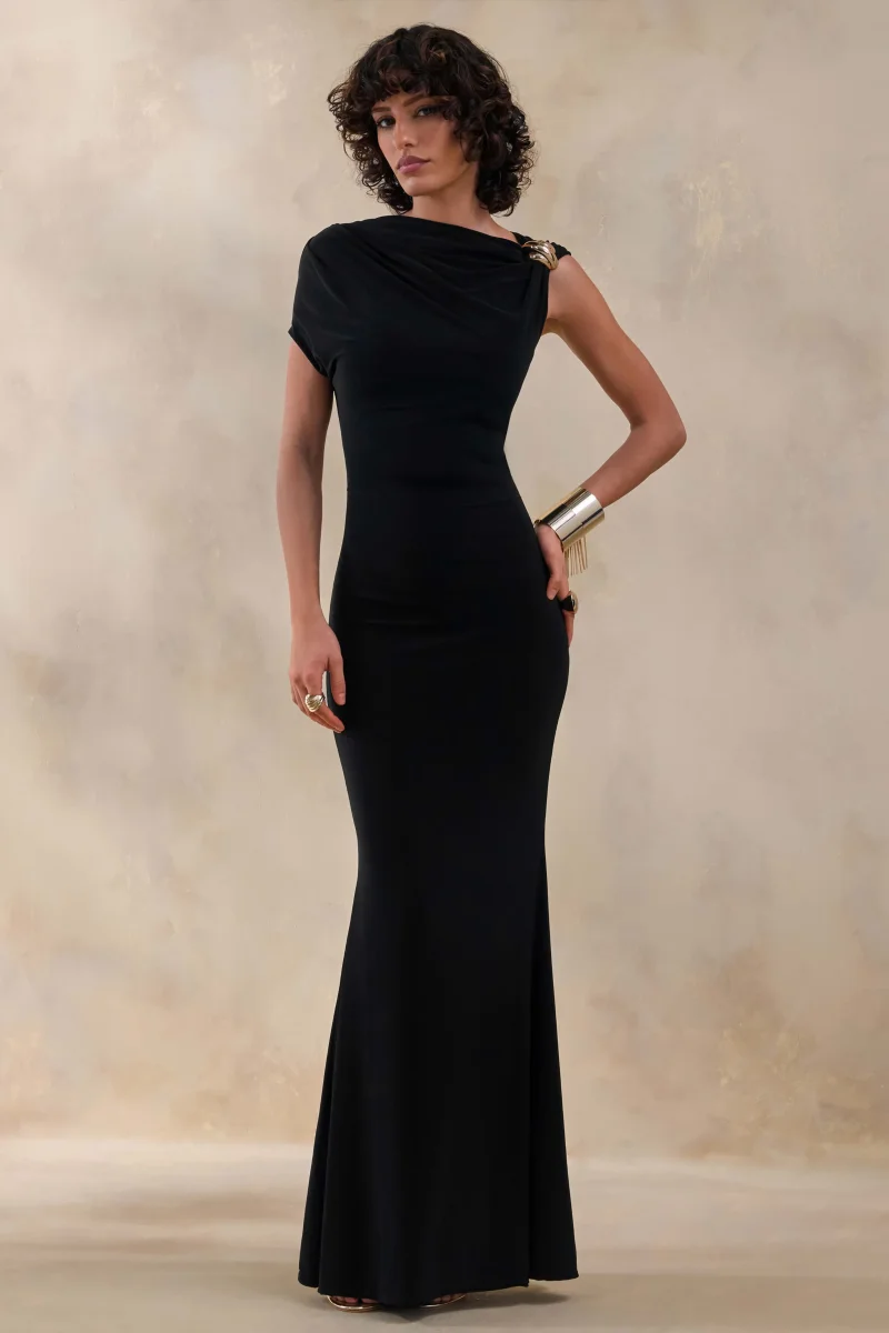 Blaire | Vestido Largo negro con escote asimétrico y detalle dorado