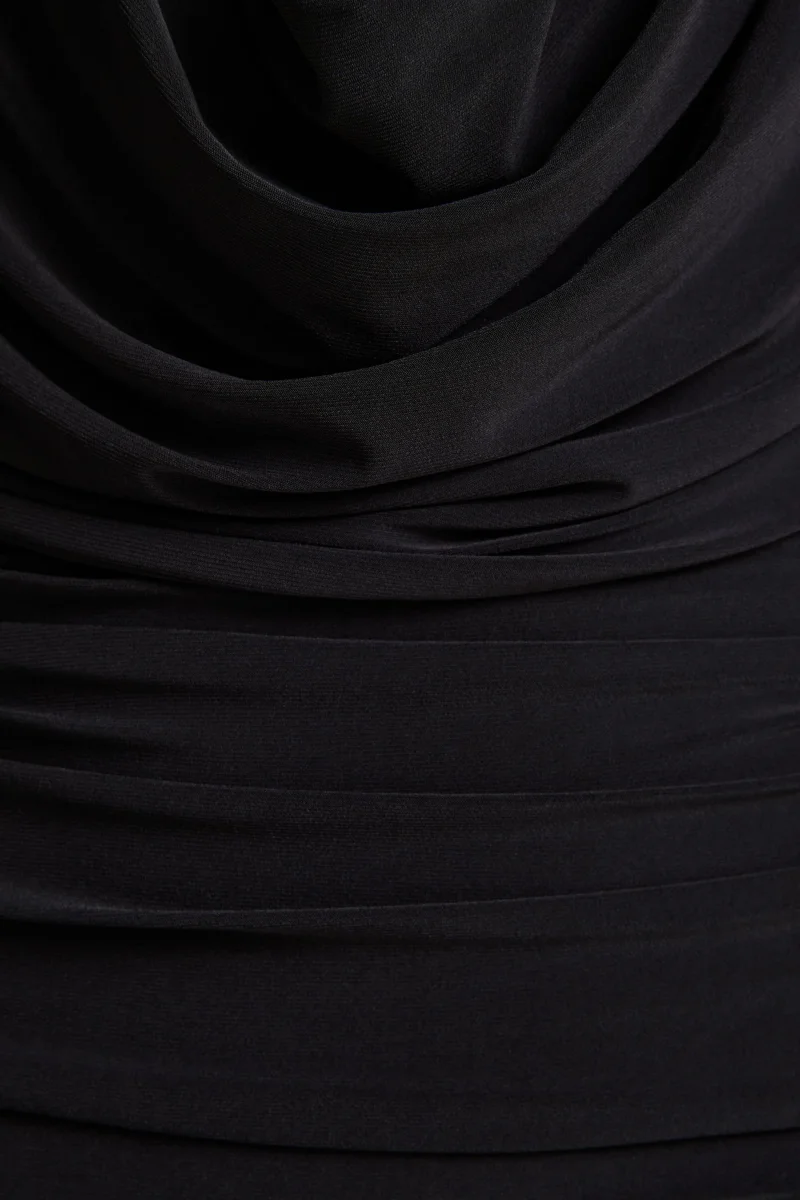 Griselda | Vestido Midi Negro de Escote Pronunciado con Mangas Largas Transparentes - Imagen 7