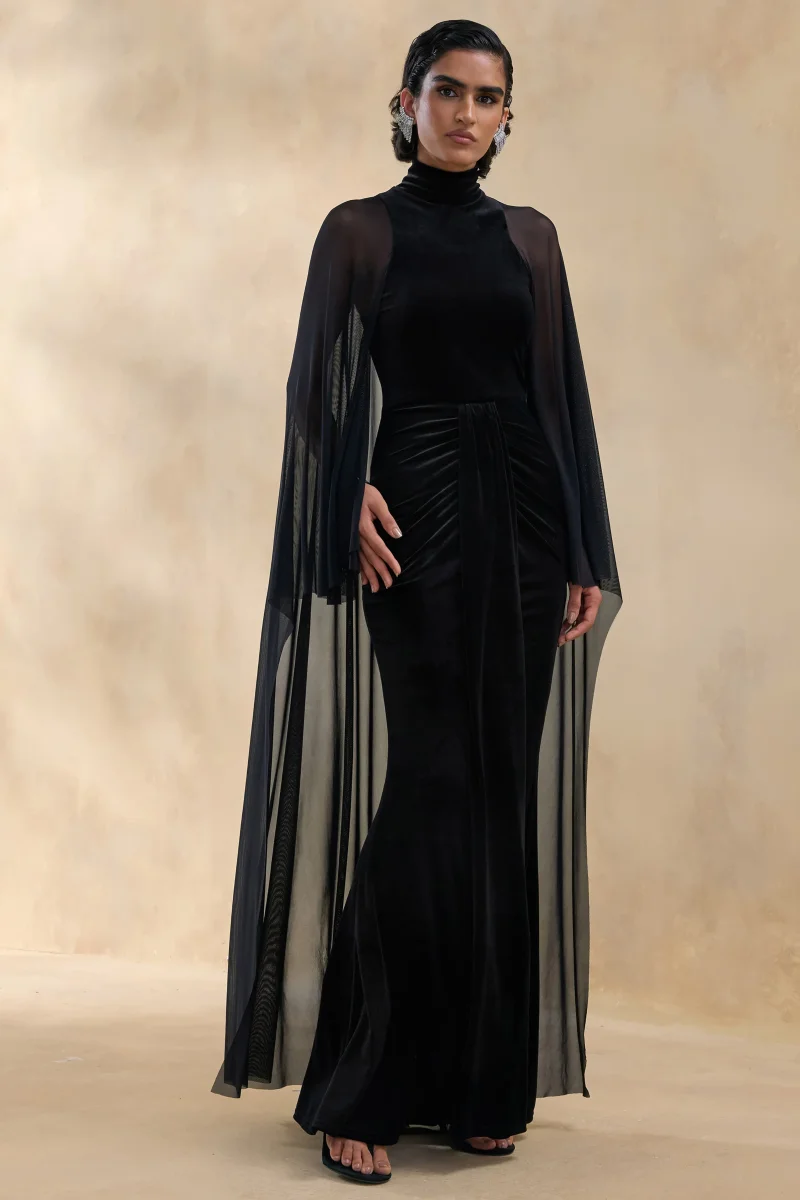 Adoring | Vestido Largo con cuello alto y terciopelo negro