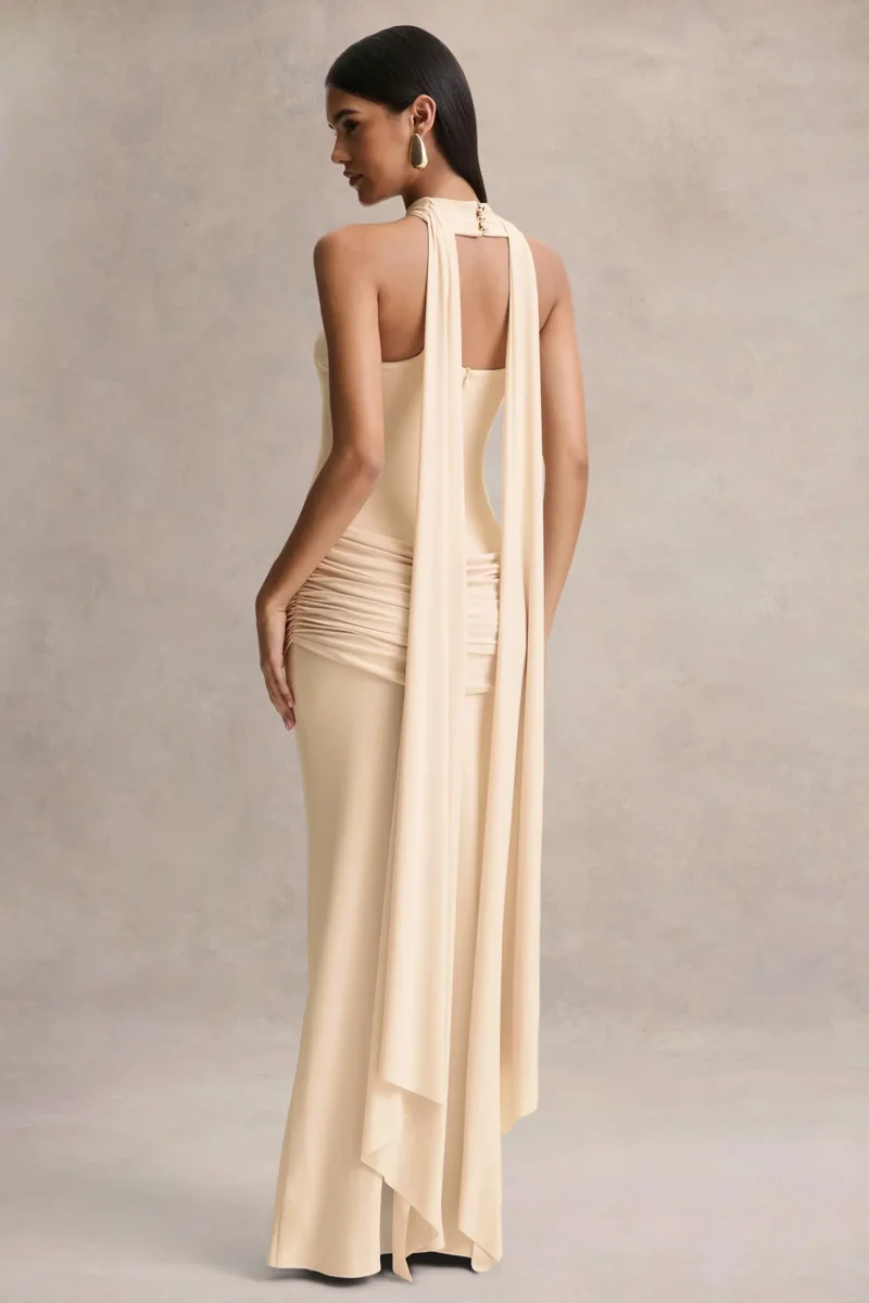 Graciella | Vestido Largo bandeau en tono piedra con detalles drapeados y pañuelo - Imagen 3