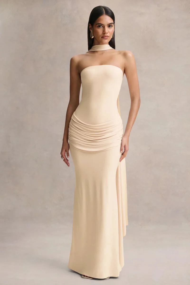 Graciella | Vestido Largo bandeau en tono piedra con detalles drapeados y pañuelo - Imagen 6