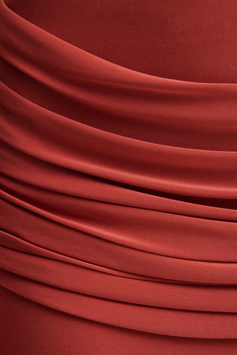 Graciella | Vestido Largo bandeau en tono óxido con detalles drapeados y pañuelo - Imagen 8