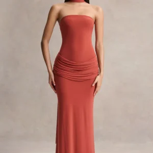 Graciella | Vestido Largo bandeau en tono óxido con detalles drapeados y pañuelo