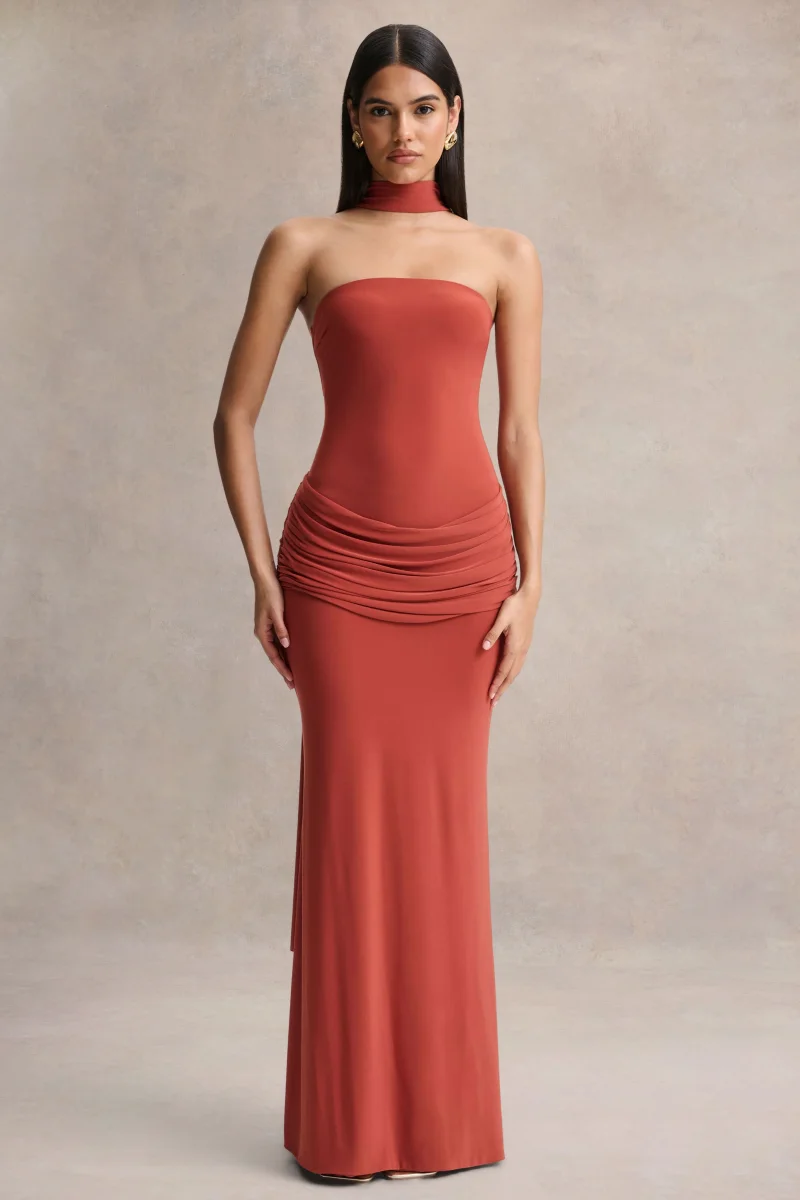Graciella | Vestido Largo bandeau en tono óxido con detalles drapeados y pañuelo