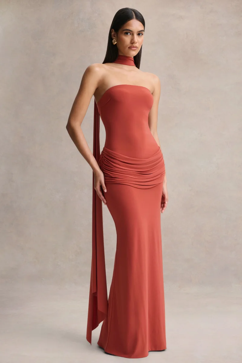 Graciella | Vestido Largo bandeau en tono óxido con detalles drapeados y pañuelo - Imagen 5