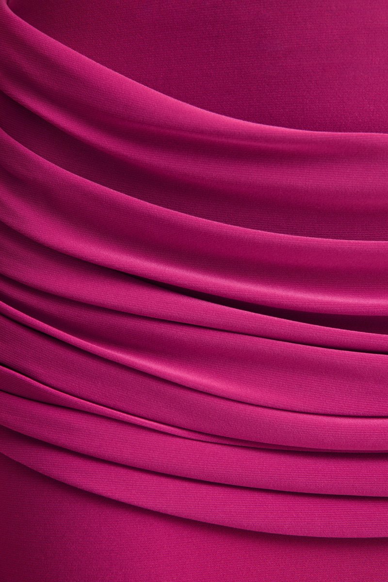 Graciella | Vestido Largo Rosa Intenso Bandeau Con Drapeado Y Pañuelo - Imagen 8