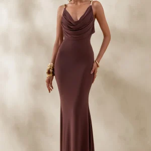 Iridessa | Vestido Largo Marrón de Escote Pronunciado