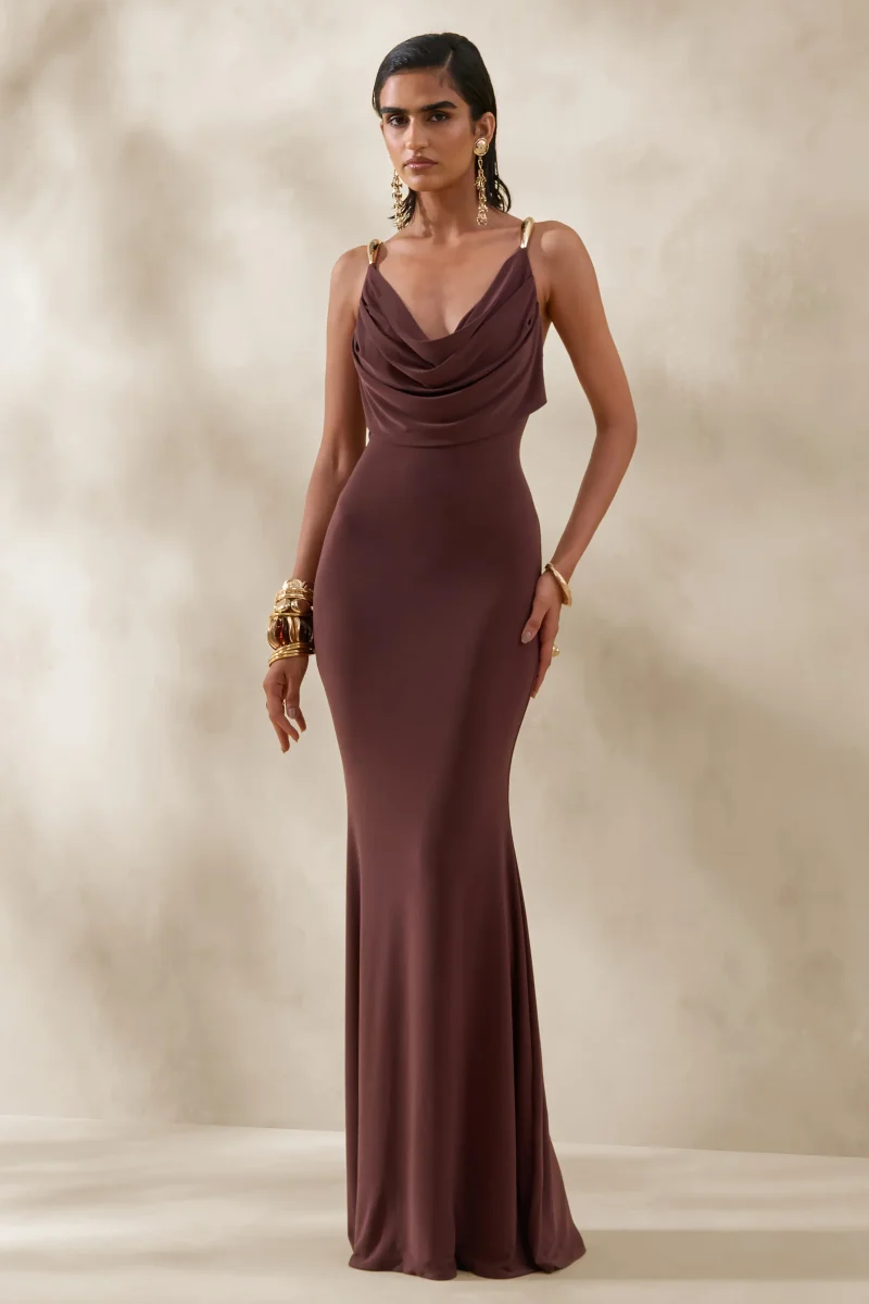 Iridessa | Vestido Largo Marrón de Escote Pronunciado - Imagen 2