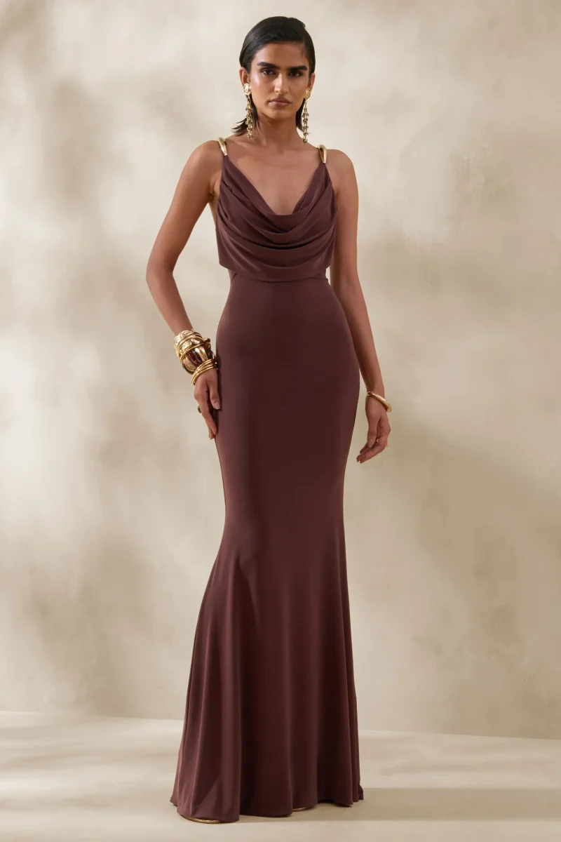 Iridessa | Vestido Largo Marrón de Escote Pronunciado - Imagen 5