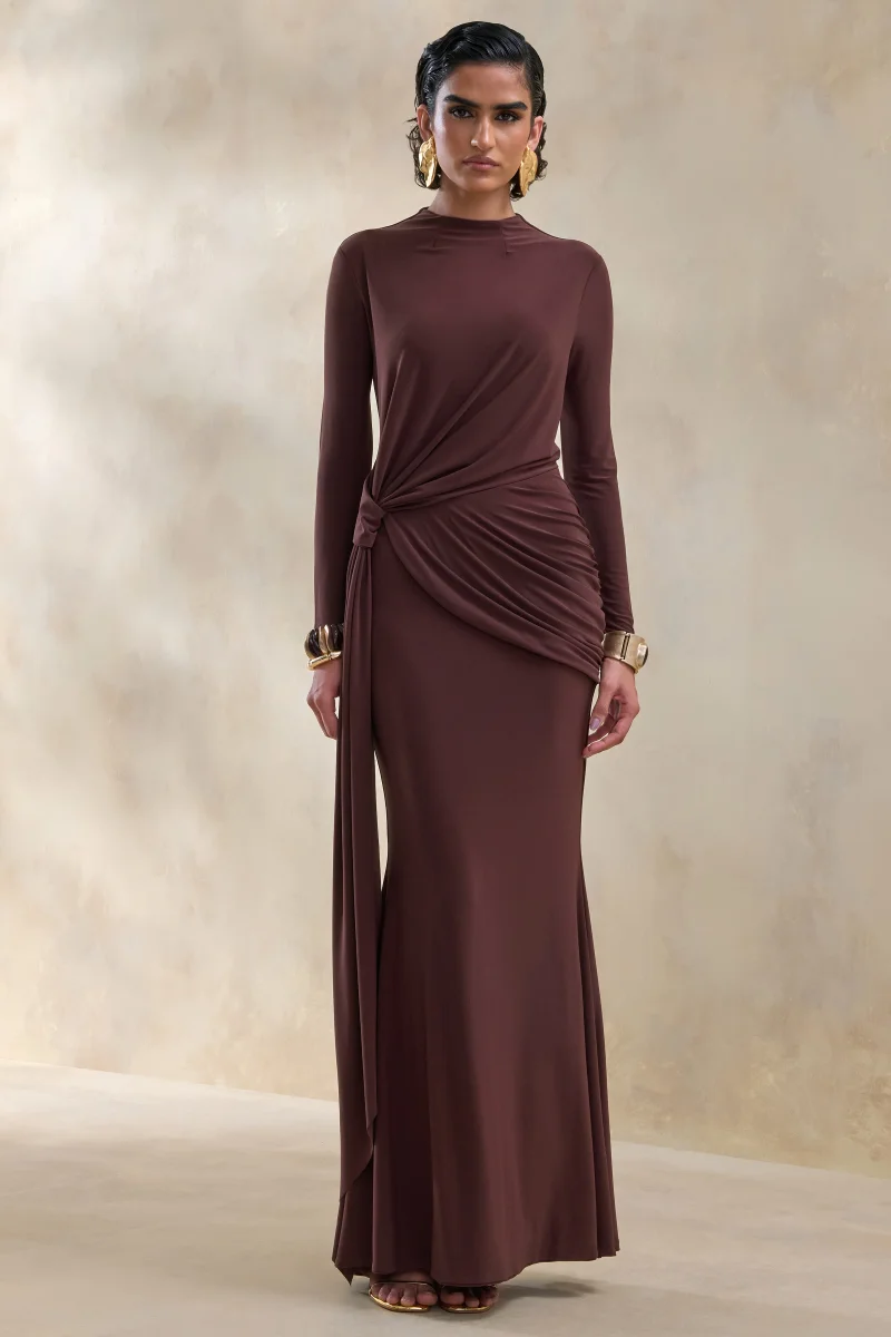 Kyrissa | Vestido largo marrón de escote alto con detalles fruncidos