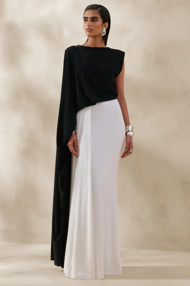 Carenza | Vestido Largo Negro y Blanco con Escote Asimétrico y Manga Tipo Capa - Imagen 6