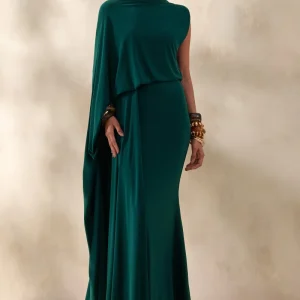 Carenza | Vestido Largo Verde Oscuro con Escote Asimétrico y Manga Tipo Capa