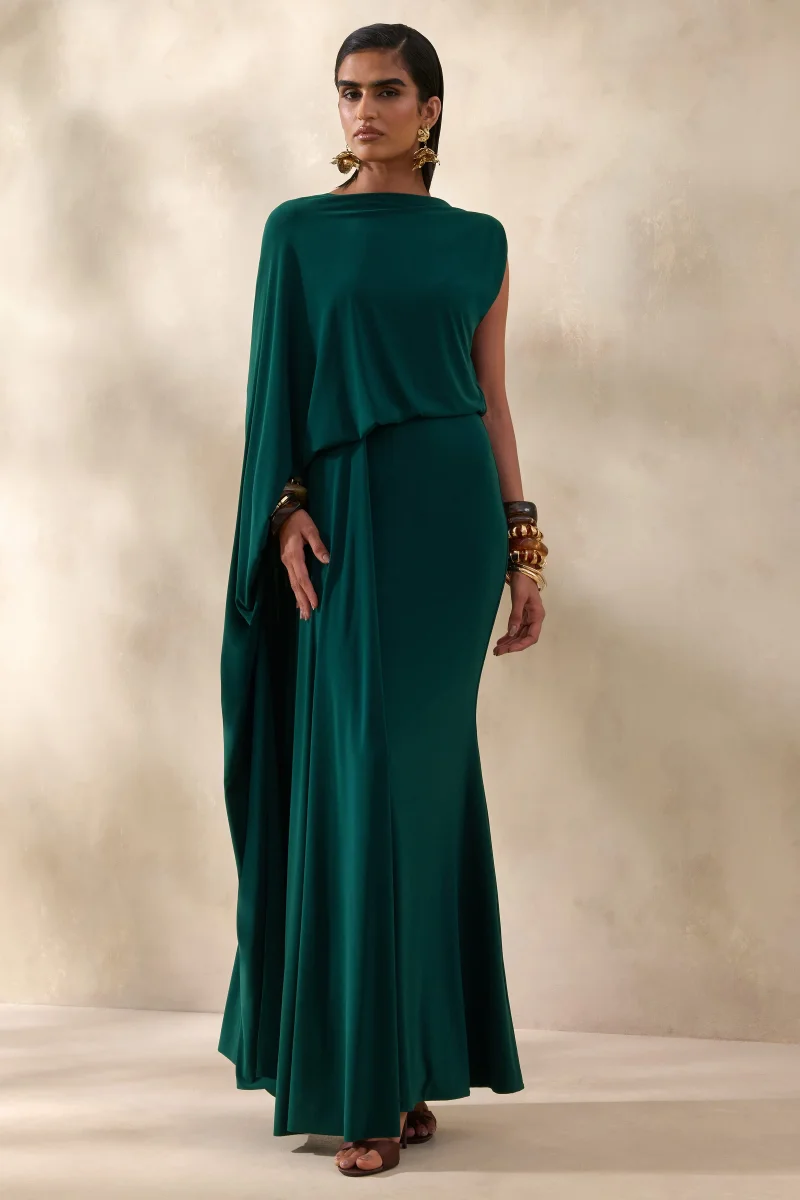 Carenza | Vestido Largo Verde Oscuro con Escote Asimétrico y Manga Tipo Capa
